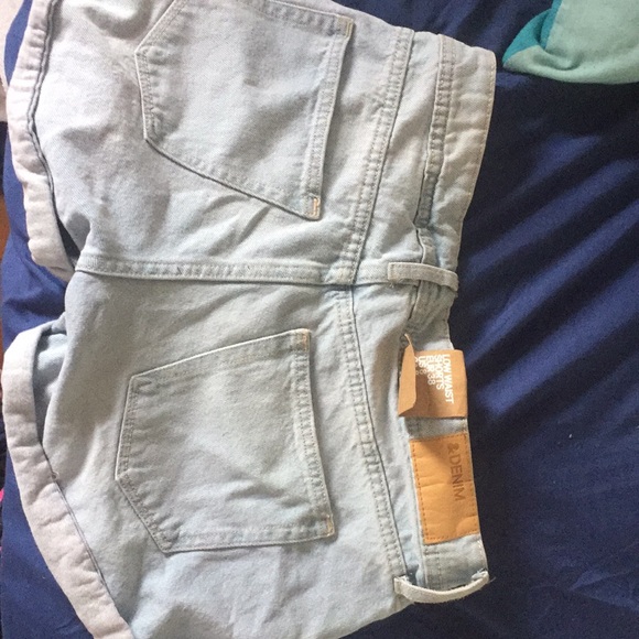 NEVER WORN!! H&M shorts - Picture 2 of 3